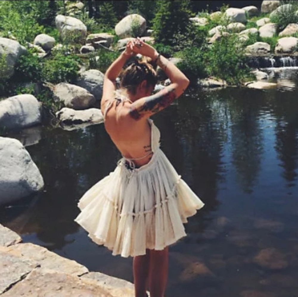 NEW Plunge Halter Dot Ruffle Mini Sundress Summer Off White Cream Ivory - Picture 2 of 12